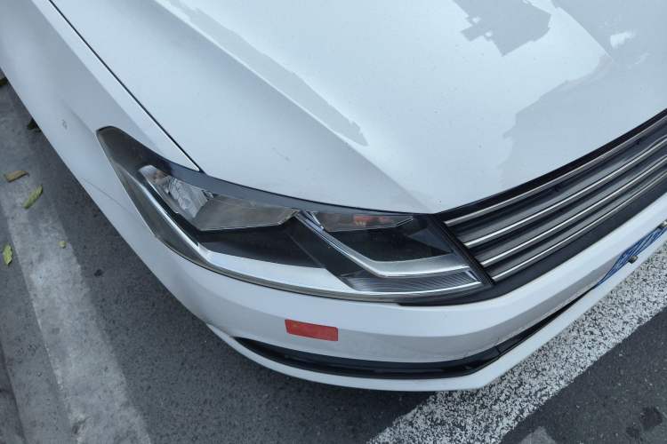 Used Volkswagen Lavida 2017 1.6L Automatic Fashion Edition Right Front Headlight