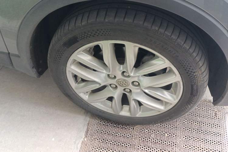 Used Buick Envision 2018 28T Four-Wheel Drive Luxury Model Right Front Wheel Hub