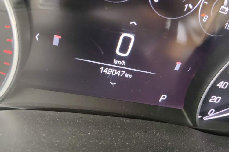 Used Cadillac XT5 2018 25T Luxury Model Odometer Close Up