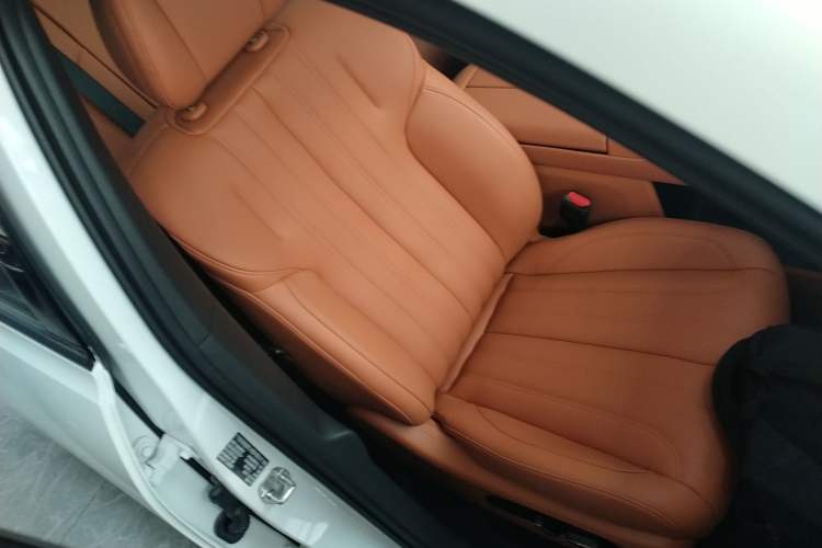 Used AION V 2024 Aion Tyrannosaurus 520 LiDAR Edition Right Front Seat