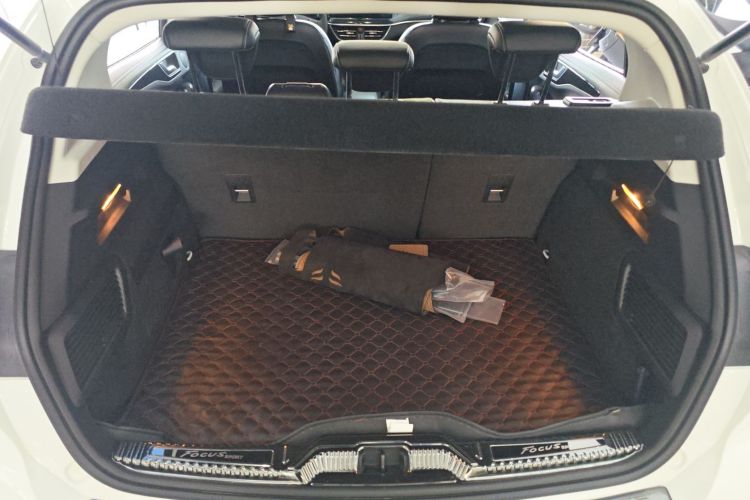 Used Ford Focus 2021 Hatchback EcoBoost 180 Automatic Titanium Edition
