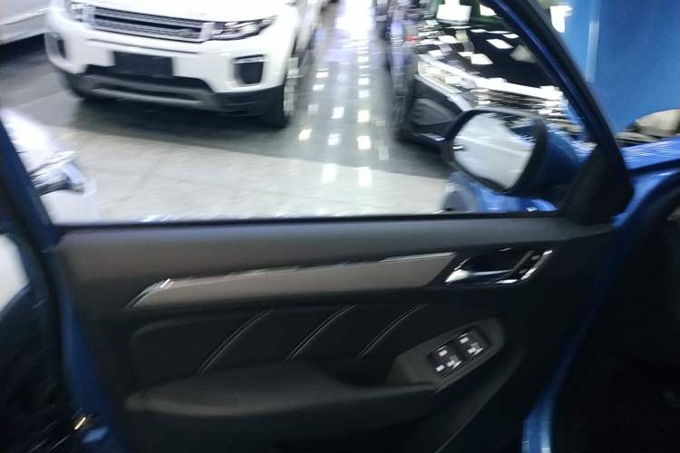 Used Roewe RX5 2016 20T Two-Wheel Drive Automatic Internet Smart Edition