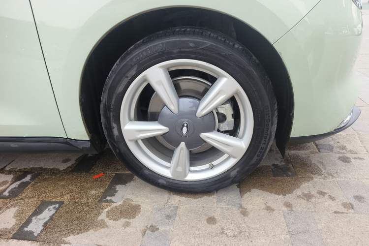 Used ORA Good Cat 2023 401 km Standard Range Premium Version Lithium Iron Phosphate Right Front Wheel Hub