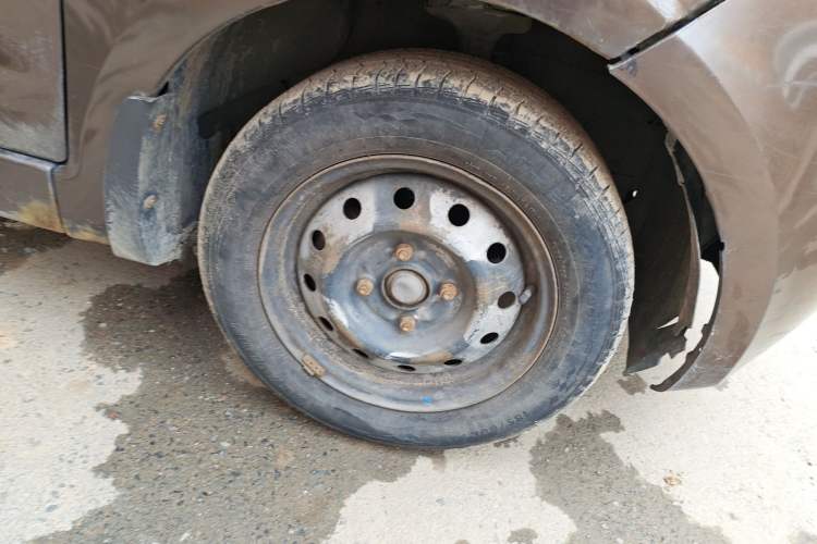 Used Dongfeng Fengon 330 2016 1.2L Manual Base Version DK12-07 Right Front Wheel Hub