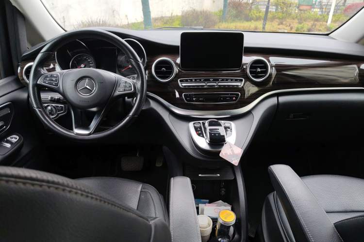 Used Mercedes-Benz V-Class 2018 V 260 Avantgarde Edition China VI