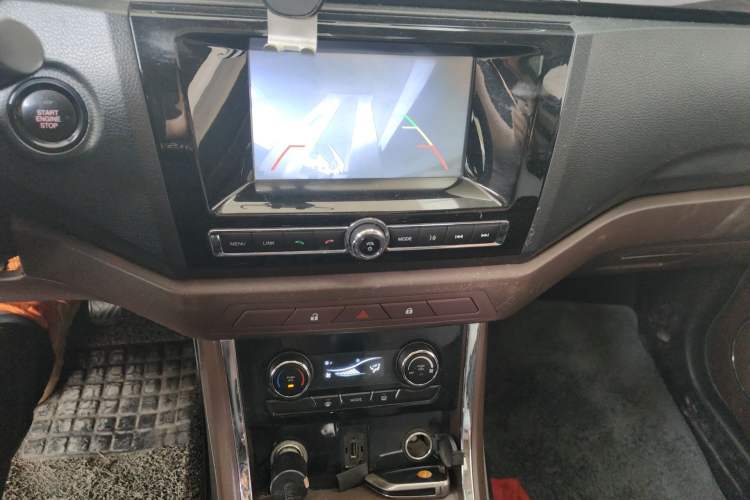 Used Lifan Auto Myway 2016 1.5L Manual Elite Version Audio And AC Panel