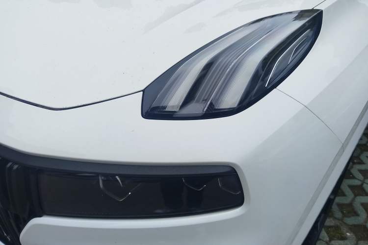 Used Lynk & Co 09 2021 2.0T Halo Six-Seater
