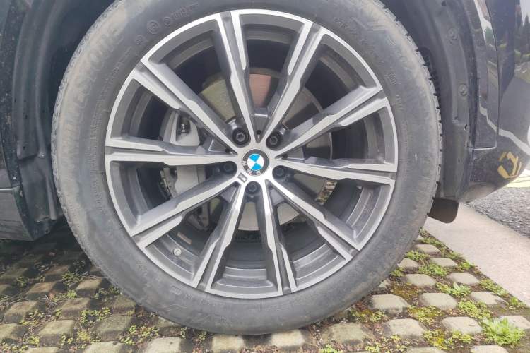 Used BMW X5 2020 xDrive40i M Sport Package Right Front Wheel Hub