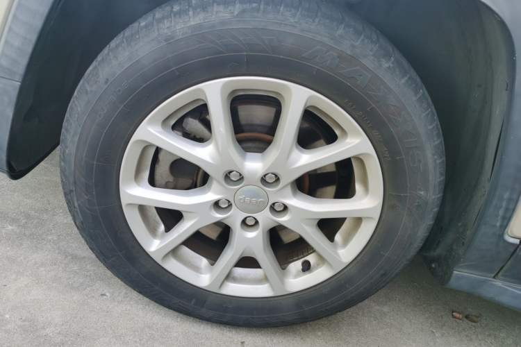 Used Jeep Cherokee 2017 2.4L Leading Smart Edition
