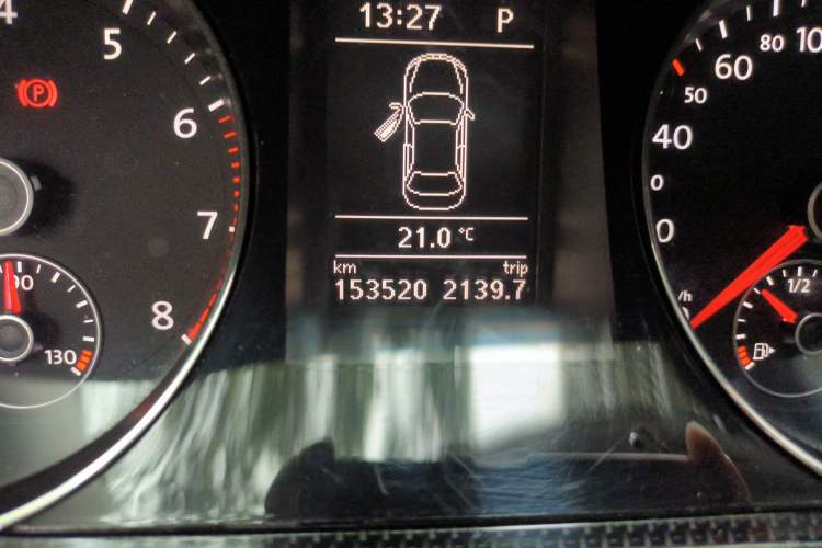 Used Volkswagen Magotan 2012 Revised 1.4 TSI Luxury Version Odometer Close Up