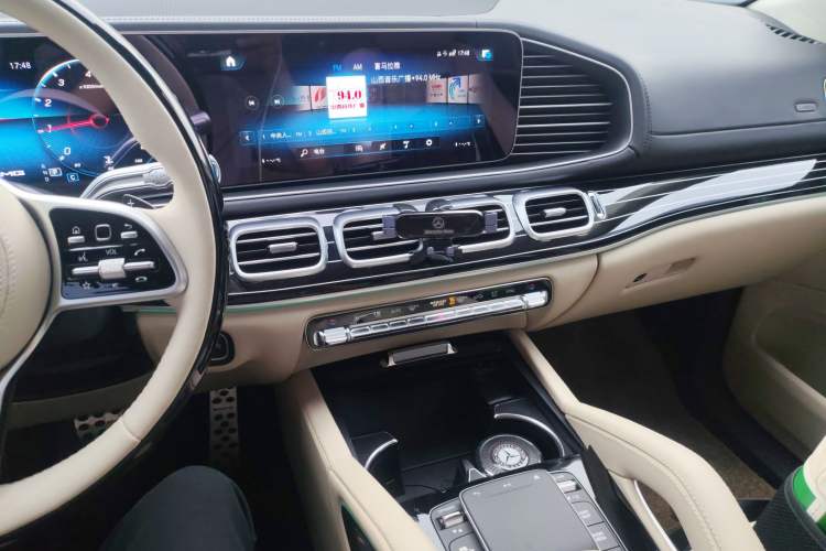 Used Mercedes-Benz GLE 2022 Refreshed GLE 350 4MATIC Coupe SUV Luxury Edition Audio And AC Panel