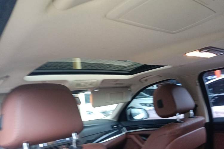 Used BMW 5 Series 2014 520Li Elegant Model
