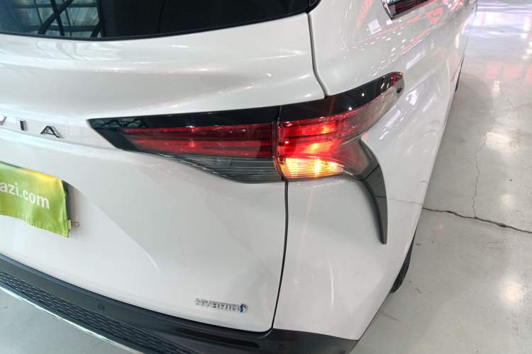 Used Toyota Granvia 2023 2.5L Hybrid Comfort Edition
