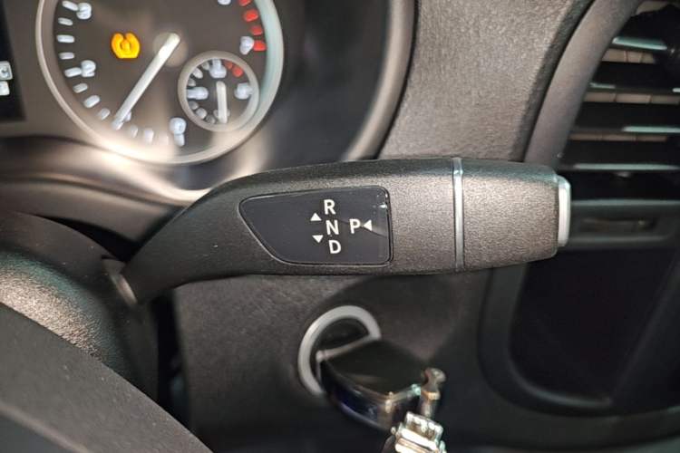 Used Mercedes-Benz Vito 2021 2.0T Elite Version 7 Seats Gear Lever