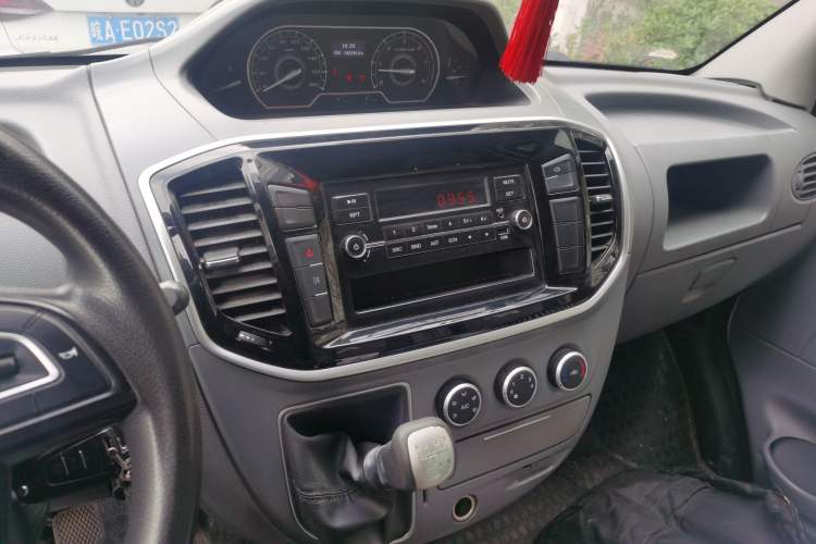 Used SAIC MAXUS Xintu V80 2021 2.0T Manual Classic Aoyuntong Short Wheelbase Mid-Roof 5/6-Seater
