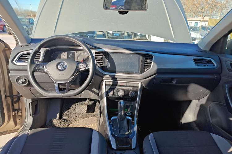 Used Volkswagen T-ROC 2018 230TSI DSG Two-Wheel Drive Advanced Version China V Standard
