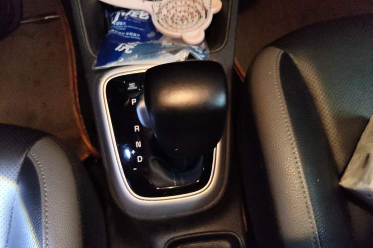 Used Kia kx1 Stonic 2019 1.4L Automatic Fun Edition China VI Gear Lever