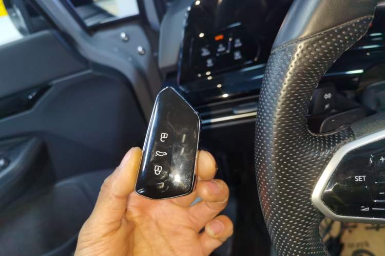 Used Volkswagen Golf 2023 Facelift 280TSI DSG R-Line Lite
