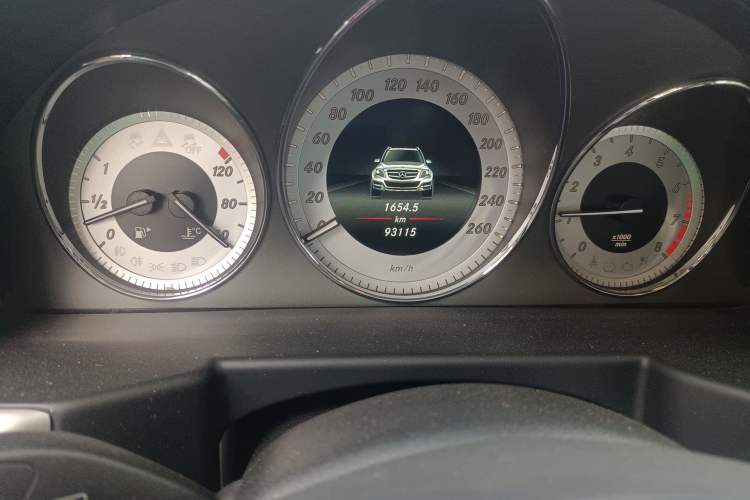 Used Mercedes-Benz GLK-Class 2015 GLK 260 4MATIC Dynamic Edition Ultimate Version Odometer Close Up