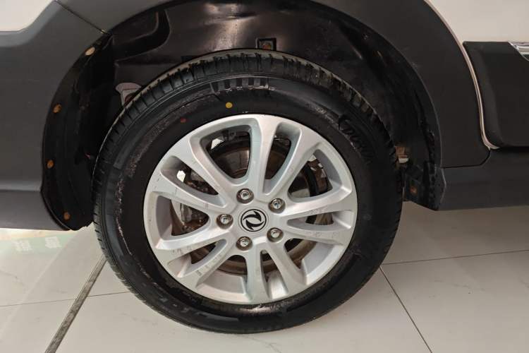 Used Dongfeng Fengon 370 2016 1.5L Manual Elite Home Edition 7-Seater Exterior 3