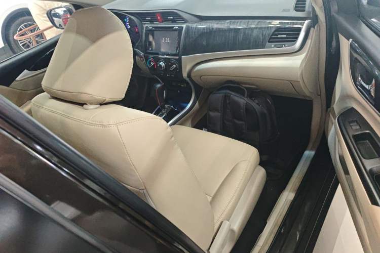 Used Honda Crider 2013 1.8L automatic luxury edition