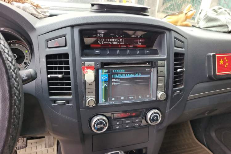 Used Mitsubishi Pajero 2014 3.0L Elite Upgrade Edition Audio And AC Panel