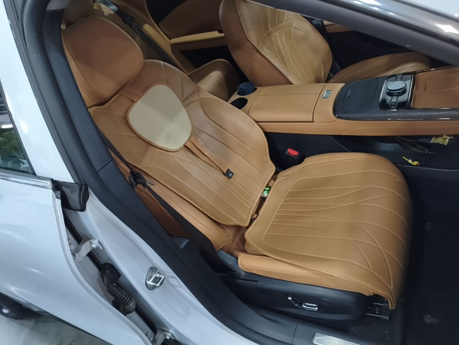 Geely Galaxy 8 2025 130km EM-i Deluxe Edition — снимка 19