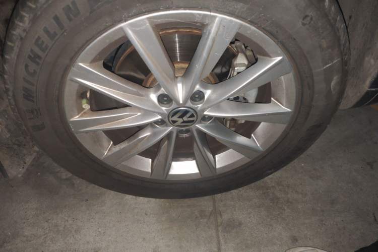 Used Volkswagen Tiguan 2016 300TSI Automatic Two-Wheel Drive Comfort Edition Right Front Wheel Hub