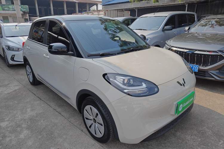 Used Wuling Bingo 2023 203km Light Edition Front Right 45 Deg