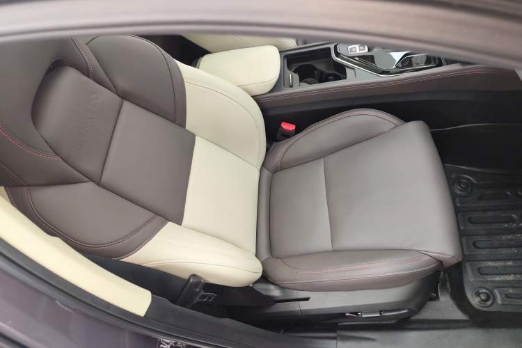 Used Lynk & Co 02 2020 1.5T DCT Two-Wheel Drive Zhaopu Version Right Front Seat