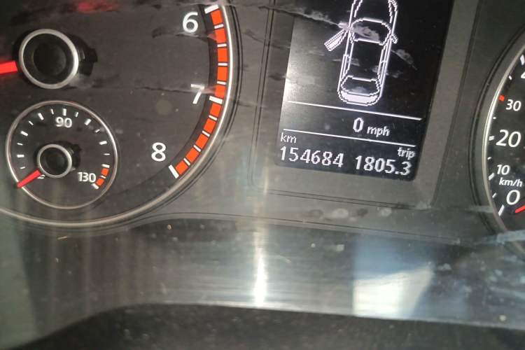 Used Volkswagen Sagitar 2012 1.4TSI Automatic Luxury Edition Odometer Close Up