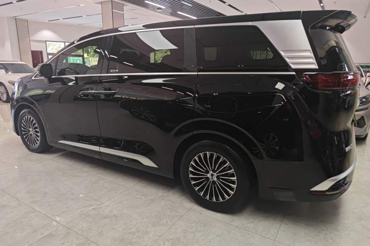 Used Denza D9 2024 DM-i 1050 Luxury Model
