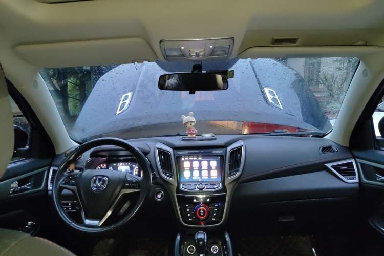 Used CHANGAN CS75 2017 Shangkui Edition 1.5T Automatic Fengxiang Model Headliner