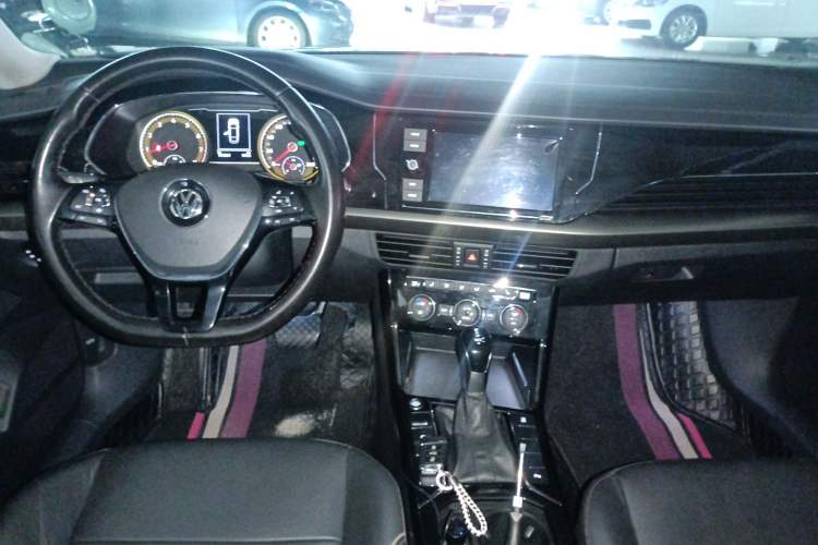 Used Volkswagen Passat 2019 330TSI Elite Edition China VI Center Console