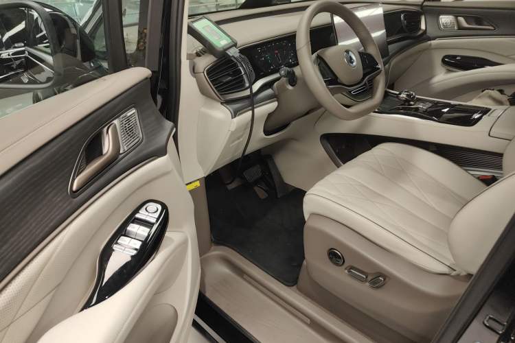 Used Denza D9 2022 DM-i 970 Four-Wheel Drive Flagship Model Driver Seat