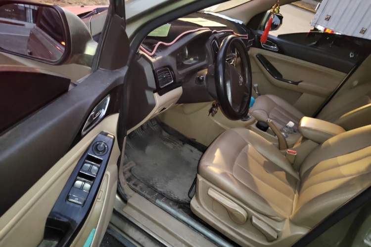 Used Baojun 730 2014 1.5L manual Comfort ESP version 7 seats