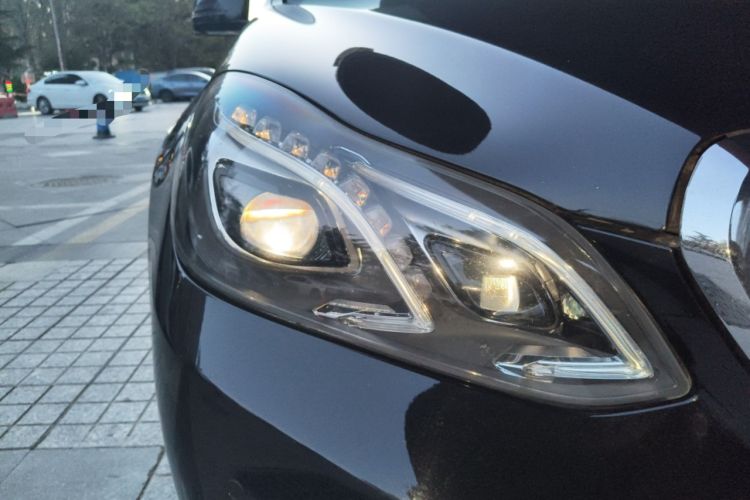 Used Mercedes-Benz E-Class 2014 E 260 L Right Front Headlight