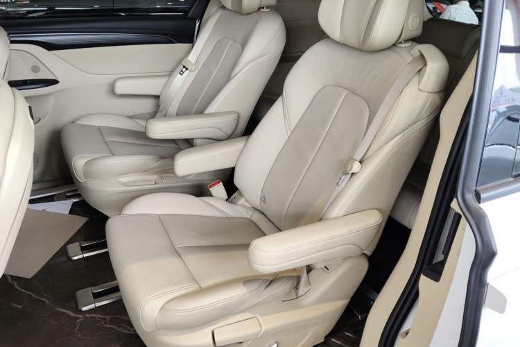 Used Buick GL8 2023 ES Lu Zun Deluxe Model
