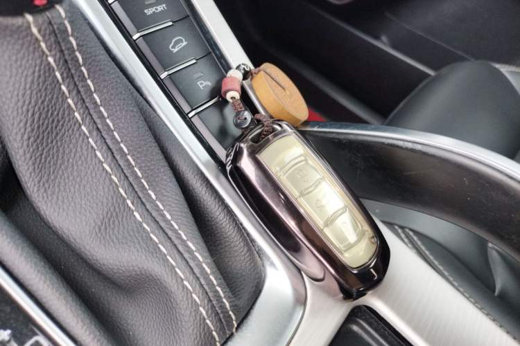 Used Geely Auto Emgrand X7 Sport 2018 1.8TD Automatic Two-Wheel Drive Smart Connect 4G Internet Edition Interior 1