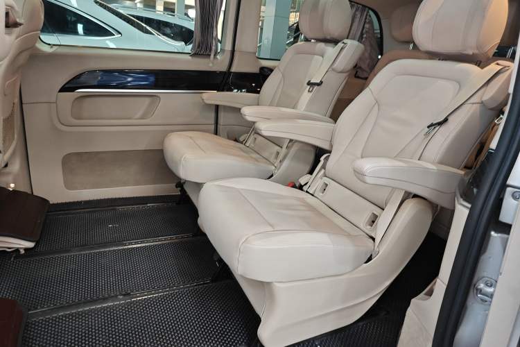 Used Mercedes-Benz V-Class 2018 V 260 Avantgarde Edition China VI