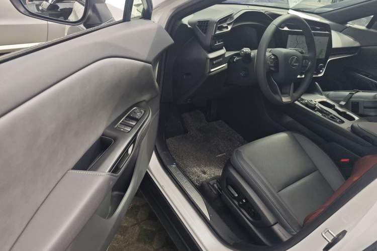 Used Lexus RZ 2023 450e All-Wheel Drive Luxury Edition Driver Seat