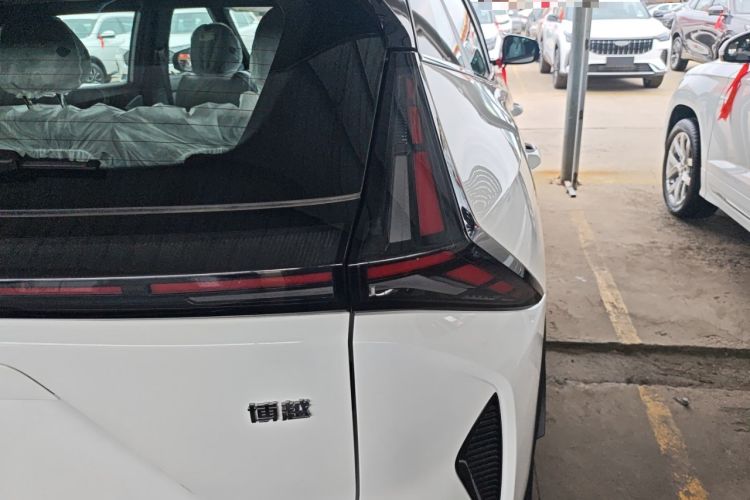 Used Geely Auto Emgrand X7 Sport 2026 Model 1.5TD Aspirational Exterior 3