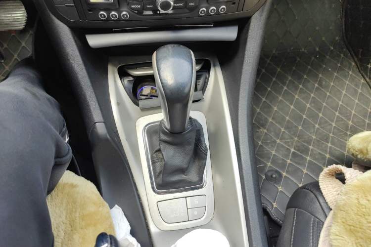 Used Citroen C5 2010 2.3L Automatic Luxury Edition Gear Lever