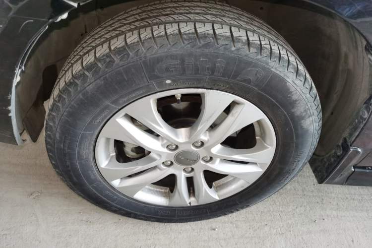 Used Haval H6 2015 Upgraded Model 1.5T Manual Two-Wheel Drive Elite Version Exterior 4