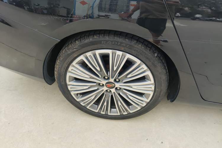 Used Hongqi H5 2022 Classic Model Facelift 1.8T Automatic Smart Connect Flagship Edition Right Rear Wheel Hub