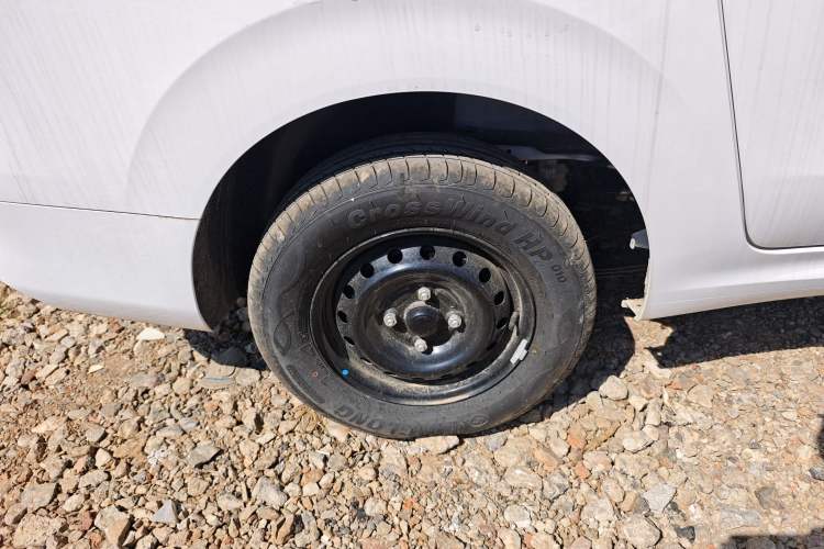 Used Wuling Hongguang New Energy 2025 Extended-Range Hybrid 50 km Standard Version Right Rear Wheel Hub