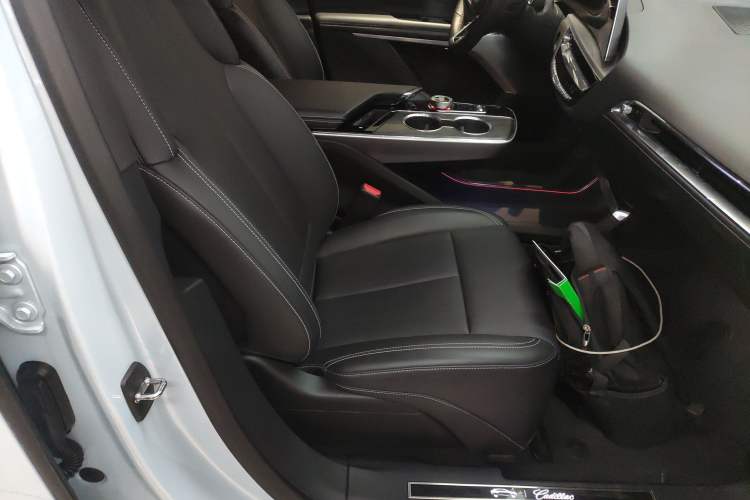 Used Cadillac LYRIQ 2022 Rear-Drive Long-Range Luxury Edition
