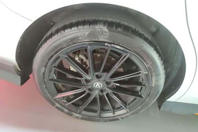 Used CHANGAN UNI-V 2024 1.5T Prestige Sport Edition Right Rear Wheel Hub
