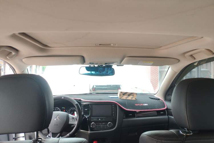 Used Mitsubishi Outlander 2016 2.4L 4x4 Luxury Edition 7-Seater Headliner