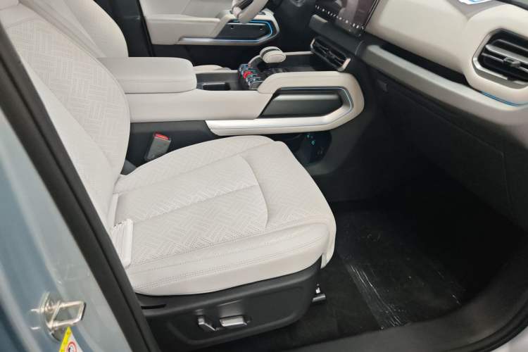 Used Formula Leopard Titanium 3 2025 501 km Range Rear-Wheel Drive Intelligent Driving Max Edition